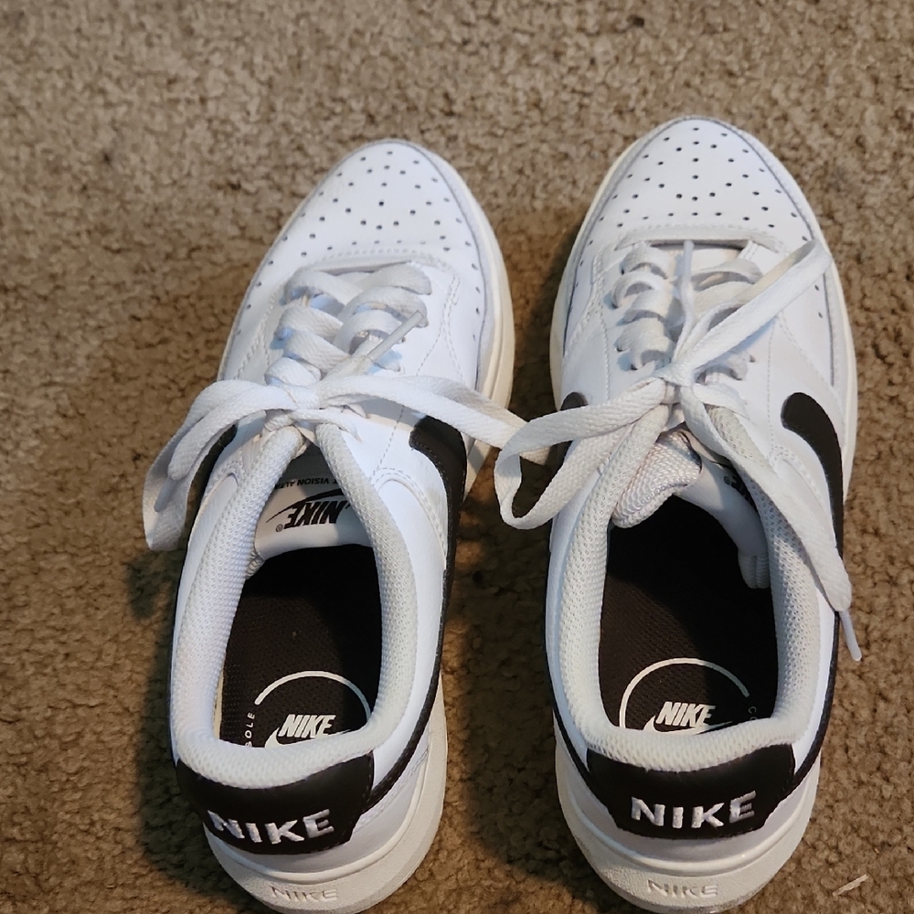 Nike White and Black Low Profile Sneakers